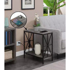 Mesa auxiliar HomeStock Belmont con estación de carga y estante, dos puertos USB, mesa auxiliar elegante con diseño de marco entrecruzado para decoración de dormitorio