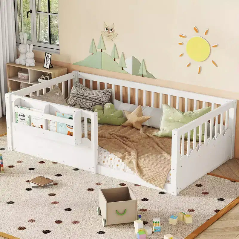 Cama Montessori de madera para niños, tamaño individual/matrimonial/king, con valla elevada y estantería, diseño de perfil bajo