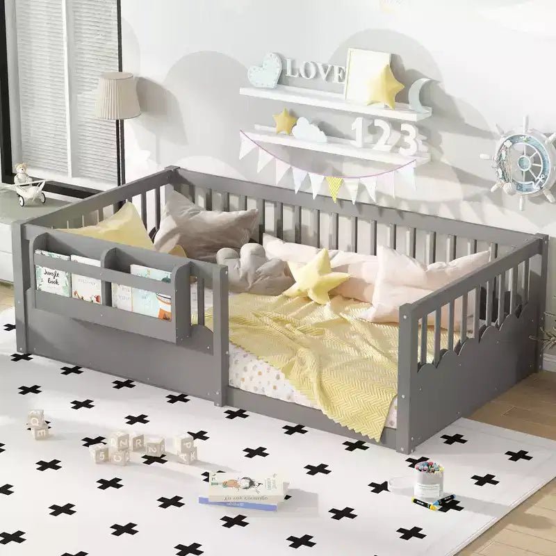Cama Montessori de madera para niños, tamaño individual/matrimonial/king, con valla elevada y estantería, diseño de perfil bajo
