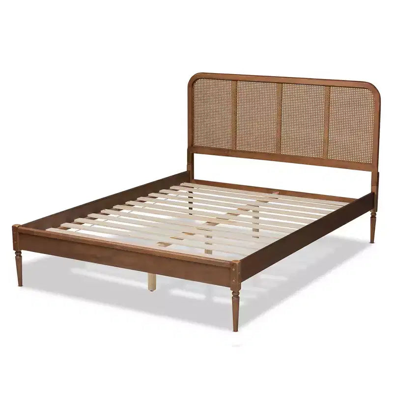 Cama con Plataforma King Elston de Madera y Ratán Sintético Marrón/Nogal Fresno - Diseño de Mediados de Siglo, Patas Torneadas