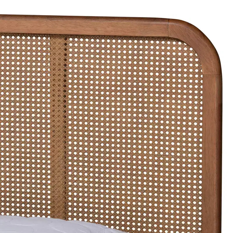 Cama con Plataforma King Elston de Madera y Ratán Sintético Marrón/Nogal Fresno - Diseño de Mediados de Siglo, Patas Torneadas