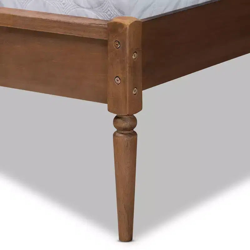 Cama con Plataforma King Elston de Madera y Ratán Sintético Marrón/Nogal Fresno - Diseño de Mediados de Siglo, Patas Torneadas
