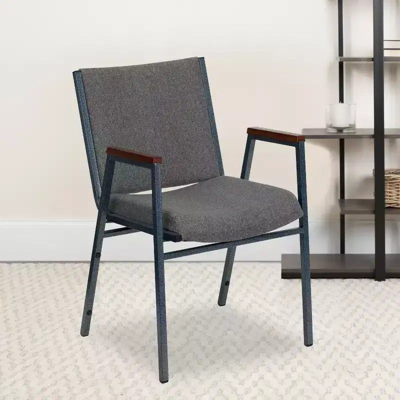 Silla apilable de alta resistencia con brazos de la serie HERCULES