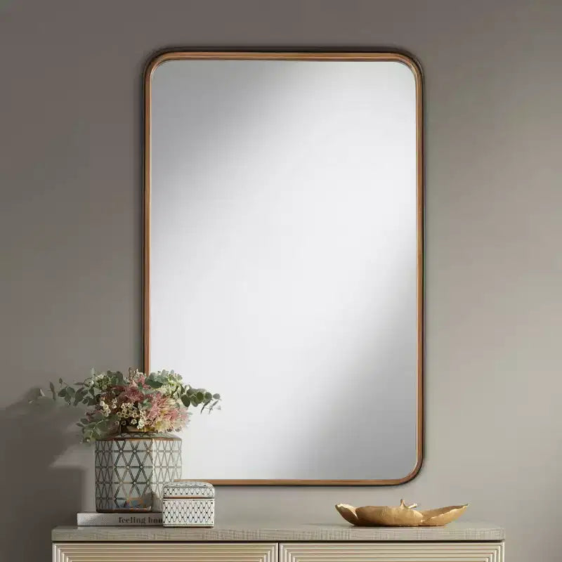 Espejo de pared decorativo rectangular Andi, moderno, con borde biselado, marco de hierro negro y dorado, 61 cm de ancho para baño, dormitorio, hogar, entrada