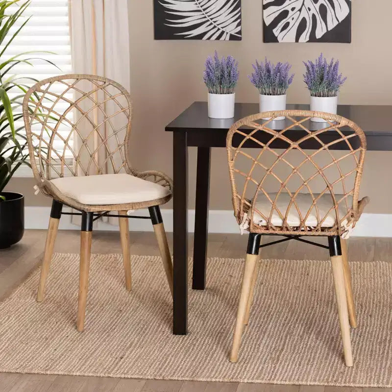 Conjunto de sillas de comedor de ratán y metal de estilo bohemio moderno Sabelle de bali & pari